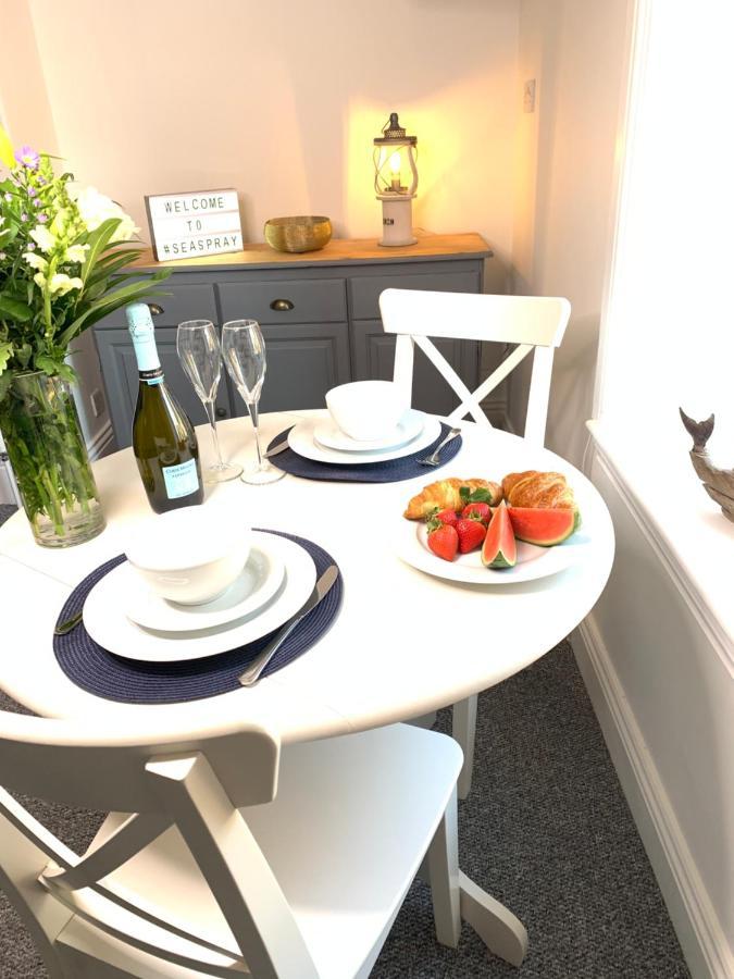 Seaspray Boutique Whitby Apartment Extérieur photo